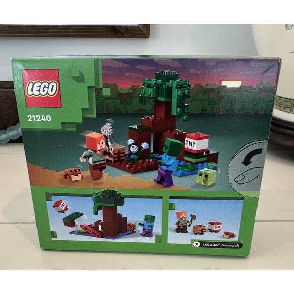 LEGO Minecraft: The Swamp Adventure (21240) - Picture 2 of 3